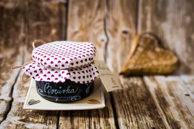 Džem borůvka s brusinkou 250 g balení sklenice s látkovým víčkem detail