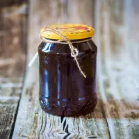 med květový slunečnicový ze Slezské zahrádky 0,5 kg skleněná dóza žluté víčko jutový provázek