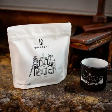 Vyfarana směs Zrnková káva 250 g bílé balení s černou grafikou