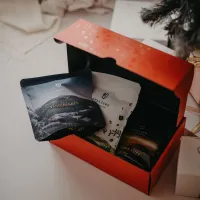 Dárkový balíček CHUŤ VÁNOC - 3+1 kávy po 250 g (1 balíček ZDARMA!) 