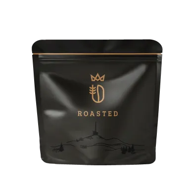 zrnková káva černý sáček ROASTED zlaté logo nahoře