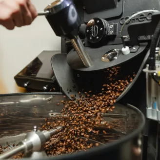 BeWooden - Vliv pražení na chuť kávy: Světlé vs. tmavé – kdo s koho?