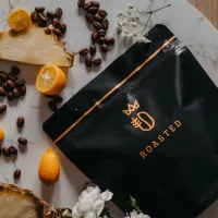 zrnková káva 100% arabica černé balení ROASTED