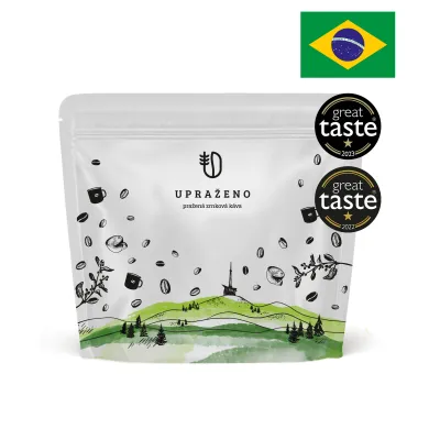 Zrnková káva Brazil stříbrný sáček zelená krajina brazilská vlajka great taste