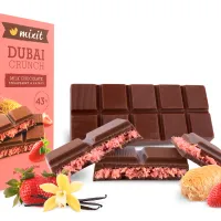 Dubai Crunch mléčná čokoláda jahodová náplň balení krabička tabulka